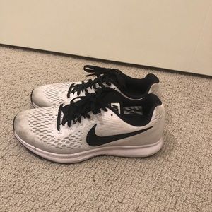 Nike Tennis Shoe